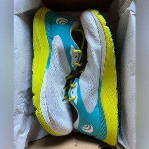 🎀 Topo Athletic Fli-Lyte 4 women’s shoes size 7.5 in good used condition🎀